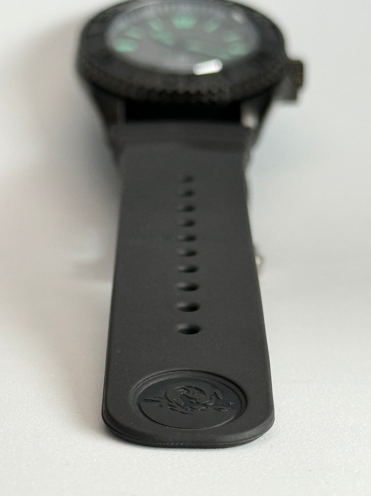 Titan Stealth – Arctic Lume Automático