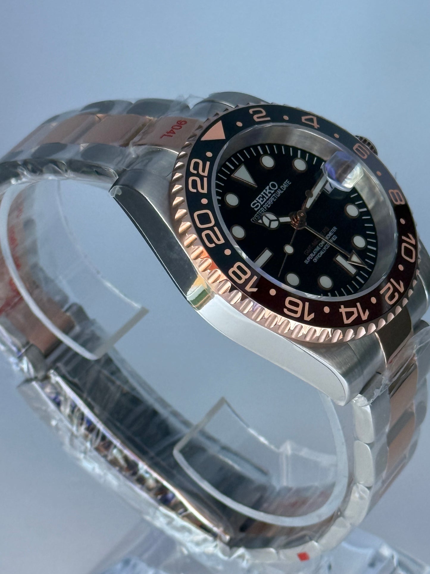 Amber Sunset – GMT Two-Tone Automático
