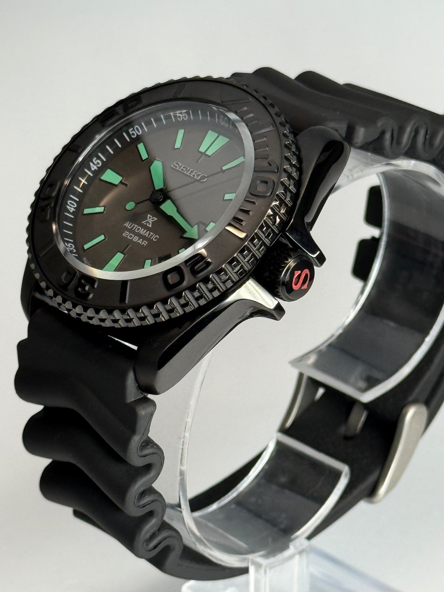 Titan Stealth – Arctic Lume Automático