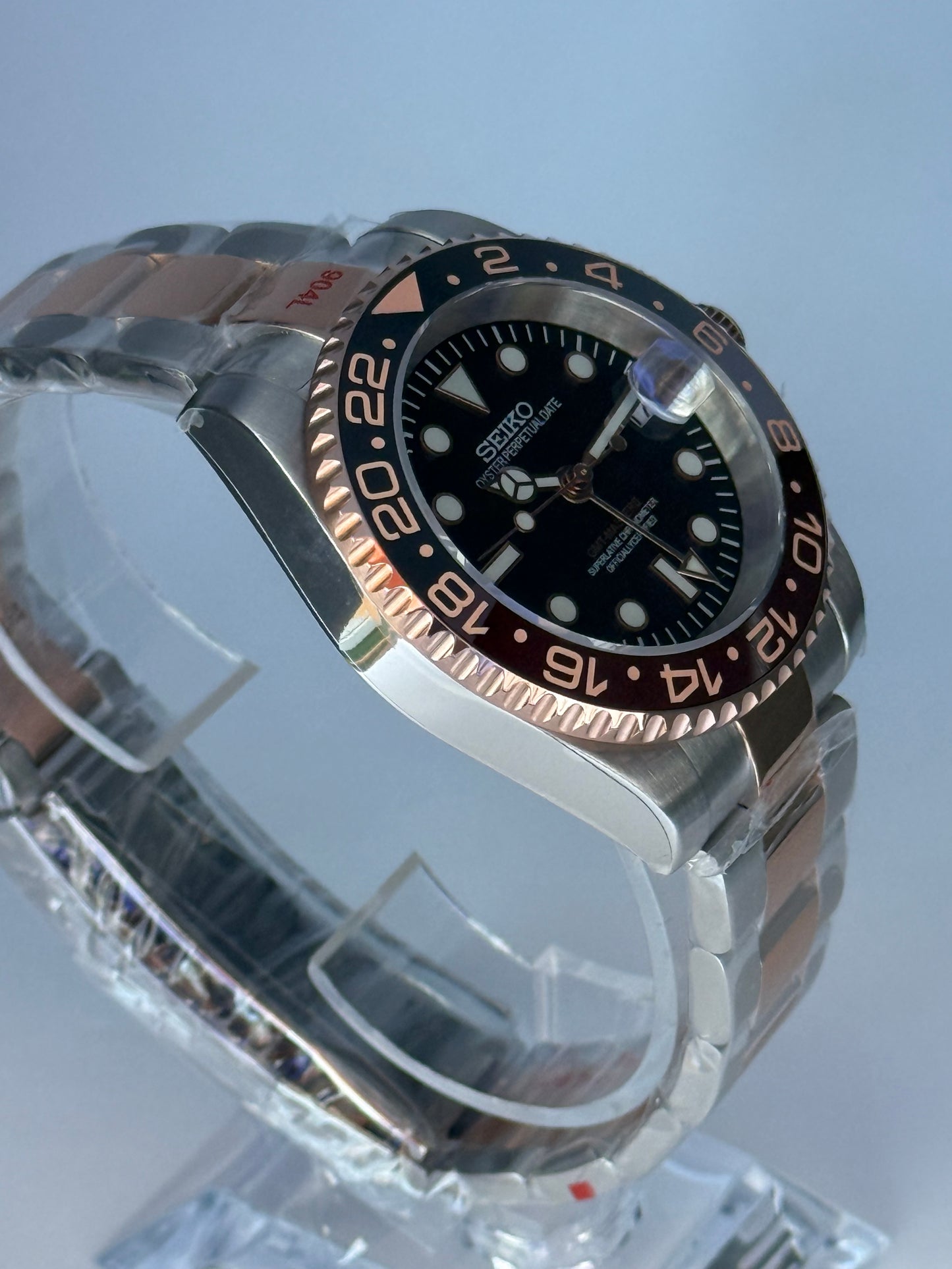 Amber Sunset – GMT Two-Tone Automático