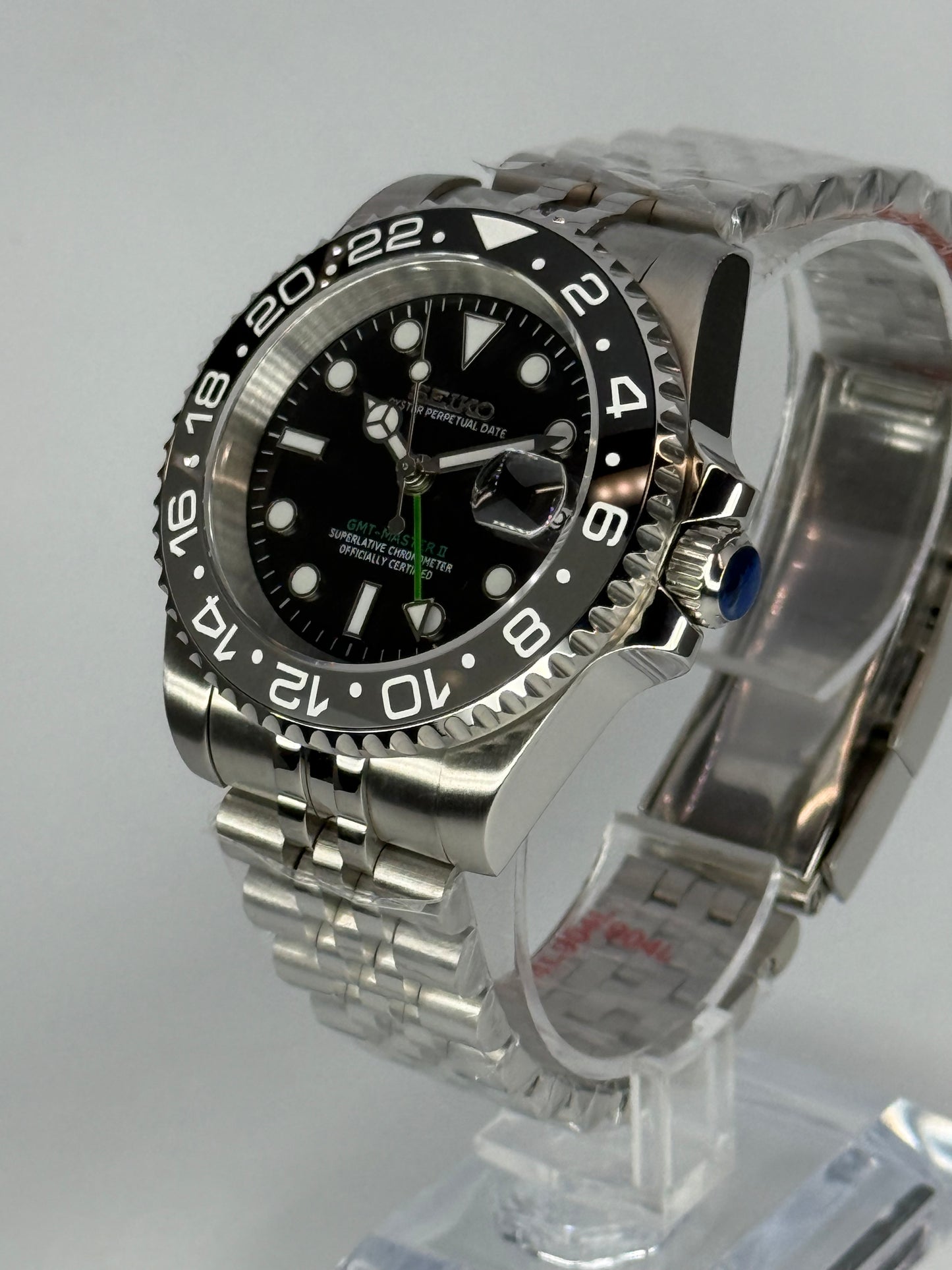 ARAMI MODS | Mod GMT 'Bruce Wayne' NH34 - Bisel 24H, Zafiro y Doble Zona Horaria
