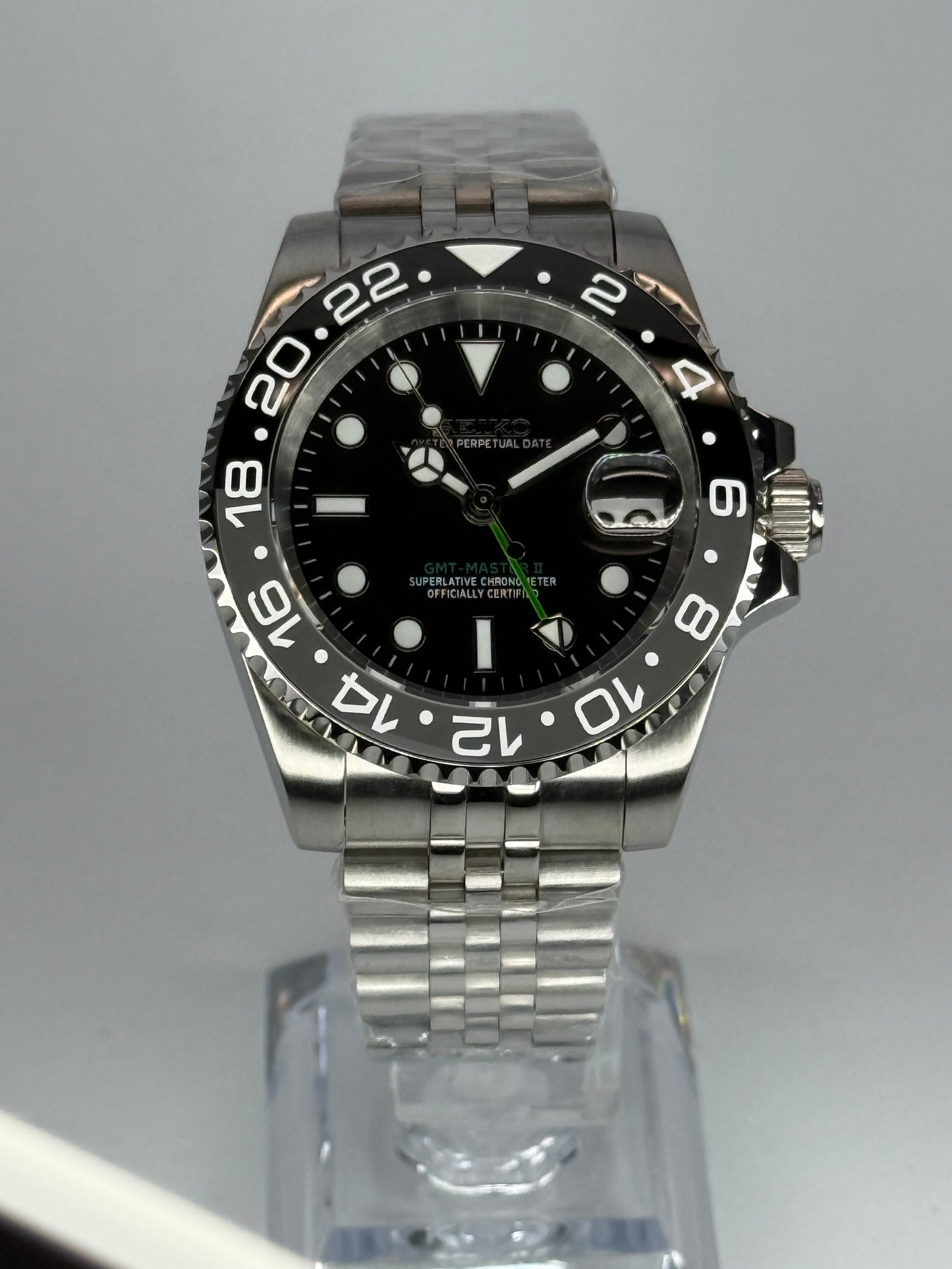 ARAMI MODS | Mod GMT 'Bruce Wayne' NH34 - Bisel 24H, Zafiro y Doble Zona Horaria